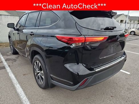 Used 2022 Toyota Highlander XLE AWD/4WD image 4