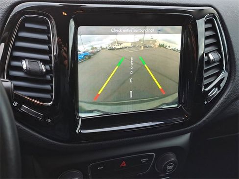 Used 2018 Jeep Compass Limited image 17