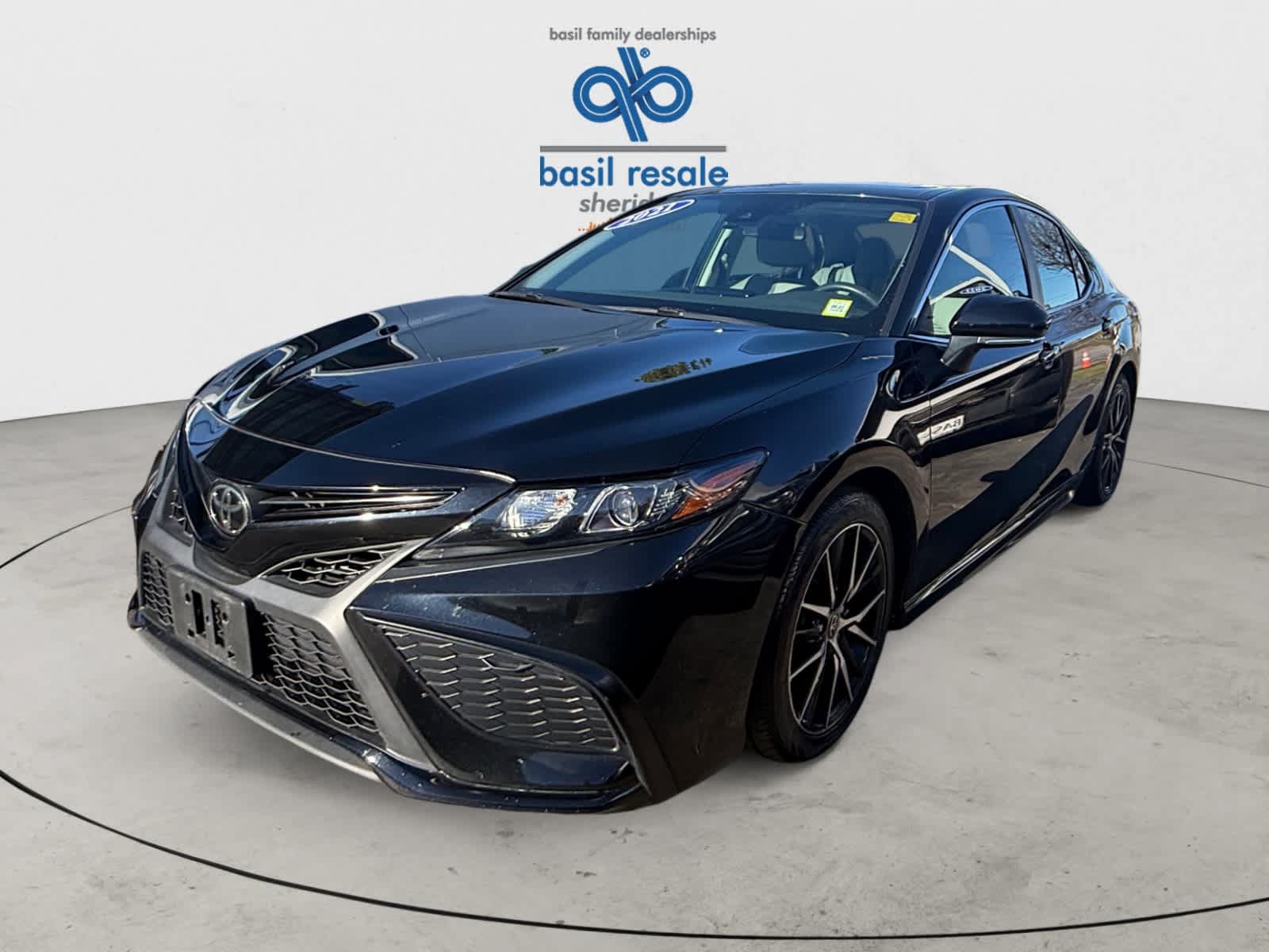 Used 2021 Toyota Camry SE w/ Cold Weather Package AWD/4WD image 2