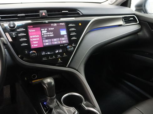 Used 2018 Toyota Camry XSE image 16