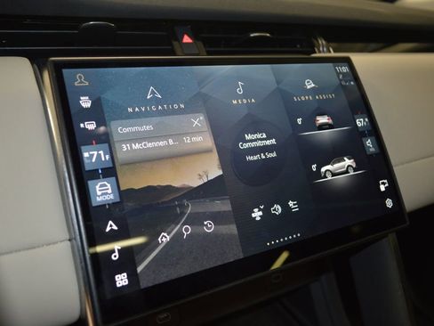 Used 2025 Land Rover Discovery Sport S image 30