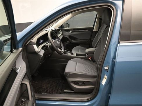 New 2026 Volkswagen Tiguan SE image 9