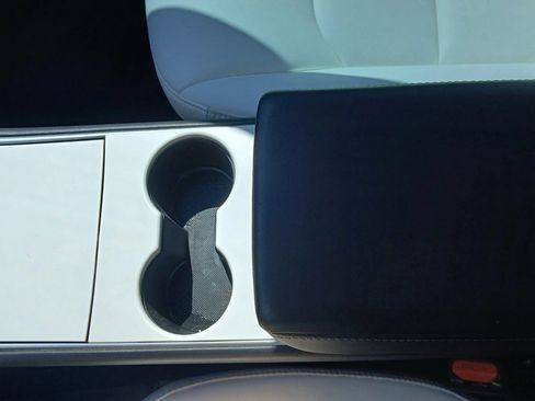 Used 2020 Tesla Model Y Long Range AWD/4WD image 25