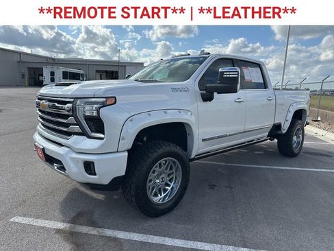 Used 2024 Chevrolet Silverado 2500 High Country w/ Technology Package image 3