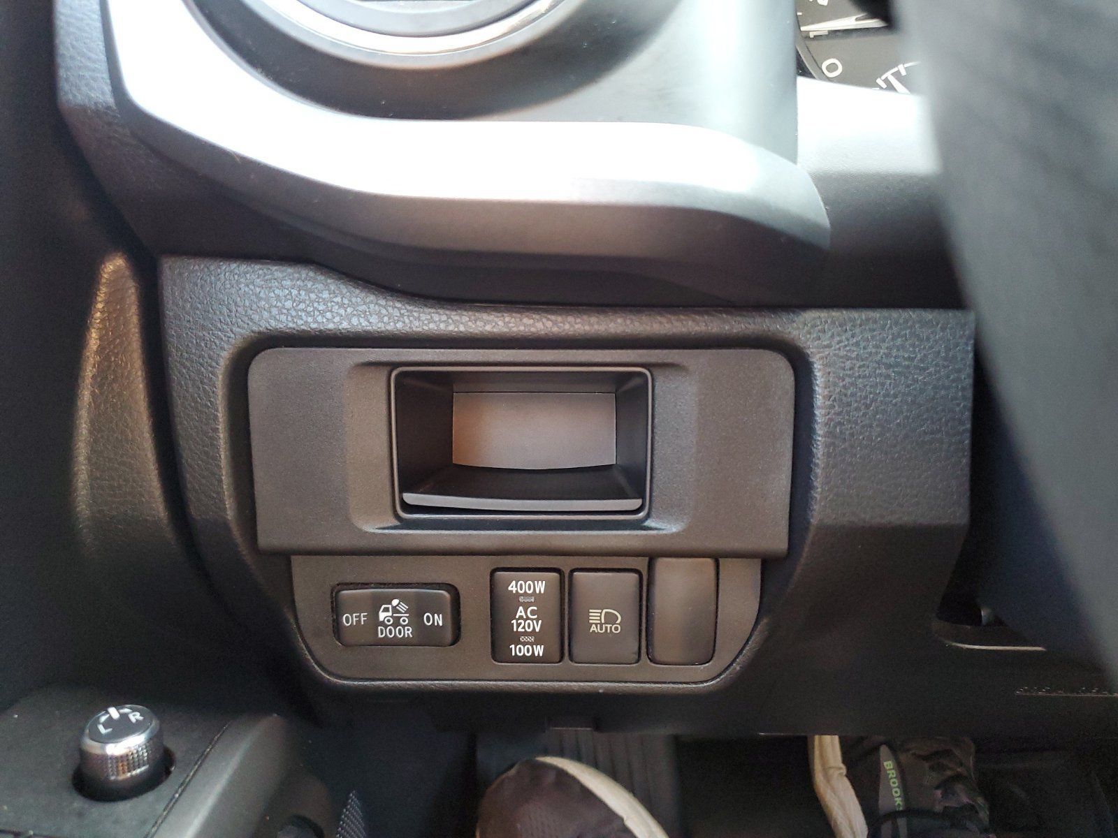 Certified 2018 Toyota Tacoma TRD Sport AWD/4WD image 21