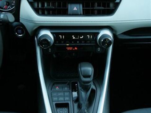 Used 2021 Toyota RAV4 XLE image 20