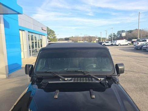Used 2023 Jeep Wrangler Sport AWD/4WD image 41