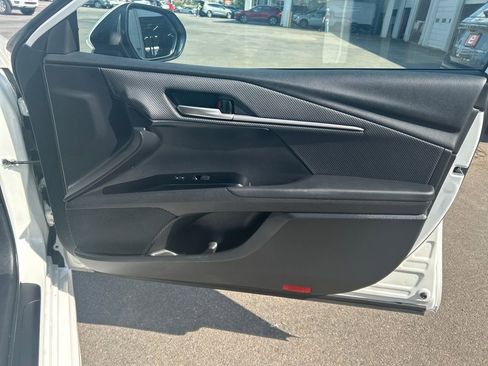Used 2025 Toyota Camry SE image 30