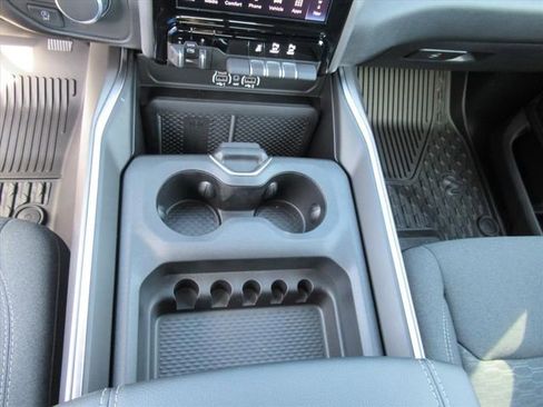 New 2026 RAM 1500 4x4 Crew Cab image 17
