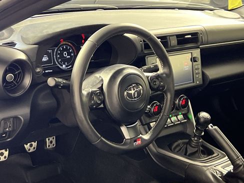 Used 2025 Toyota GR86 Premium w/ Performance Package RWD image 17