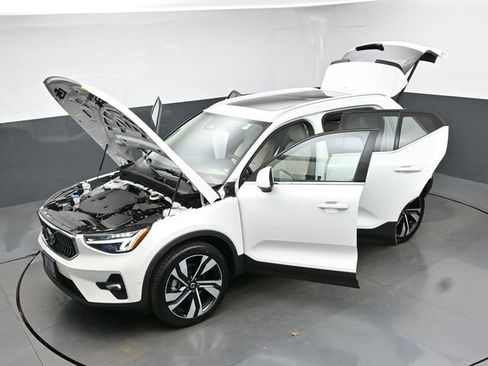 Used 2023 Volvo XC40 B5 Plus w/ Protection Package Premier AWD/4WD image 52
