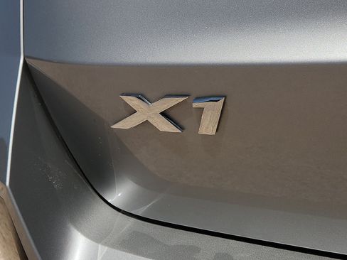 Used 2024 BMW X1 xDrive28i w/ M Sport Package AWD/4WD image 8