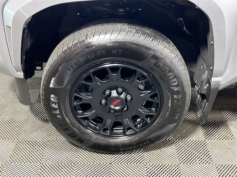 Certified 2025 Toyota Tacoma SR5 image 27