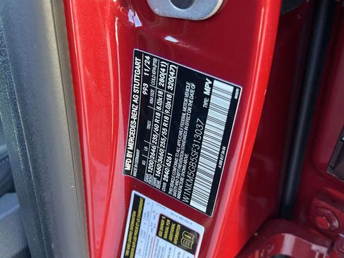 Used 2025 Mercedes-Benz GLC 350e 4MATIC image 25