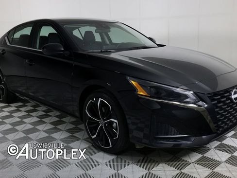 Used 2025 Nissan Altima 2.5 SR AWD/4WD image 3