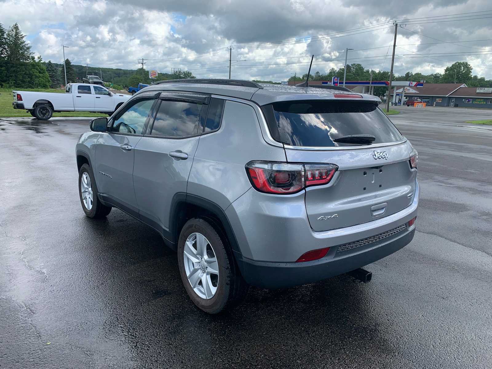 Used 2022 Jeep Compass Latitude w/ Convenience Group AWD/4WD image 5