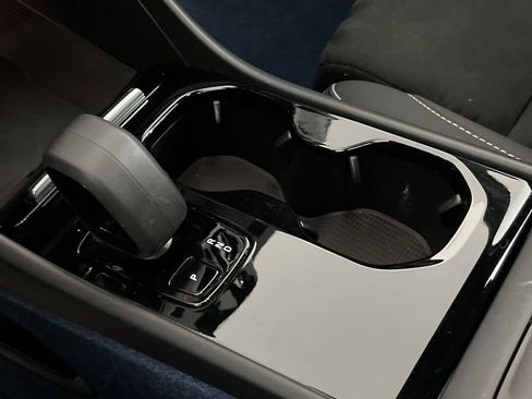 Certified 2023 Volvo XC40 Recharge Ultimate image 20