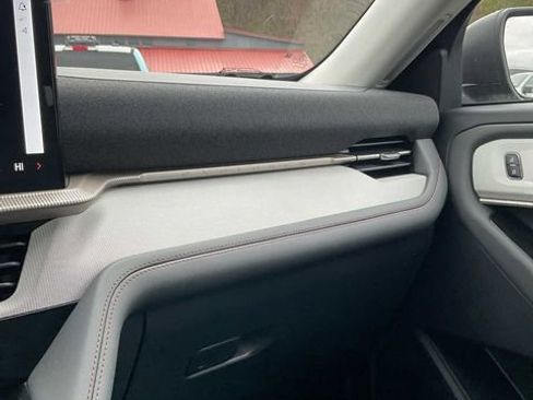 Used 2026 Ford Explorer Active AWD/4WD image 27