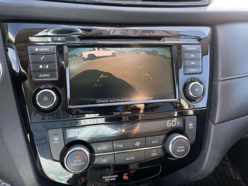 Used 2019 Nissan Rogue SV image 27