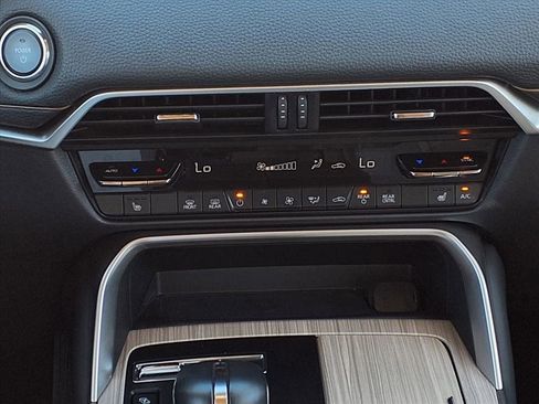 Used 2025 MAZDA CX-70 Plug-In Hybrid w/ Premium Pkg image 35