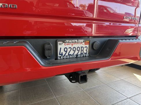 Used 2020 Chevrolet Silverado 1500 Custom w/ Custom Value Package image 9