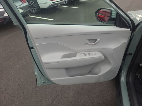 Used 2025 Hyundai Kona SEL AWD/4WD image 15
