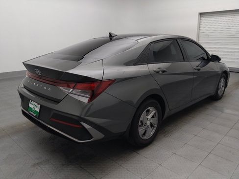 Used 2025 Hyundai Elantra SE FWD image 9