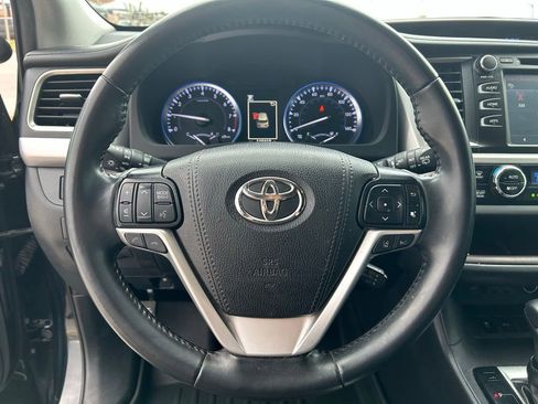 Used 2019 Toyota Highlander XLE FWD image 20