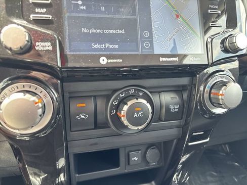 Used 2021 Toyota 4Runner TRD Off-Road Premium w/ Moonroof Package AWD/4WD image 18