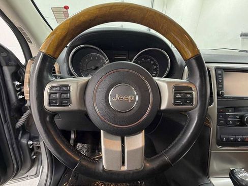 Used 2013 Jeep Grand Cherokee Overland AWD/4WD image 16