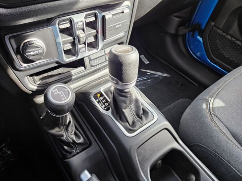 New 2025 Jeep Gladiator Sport image 24