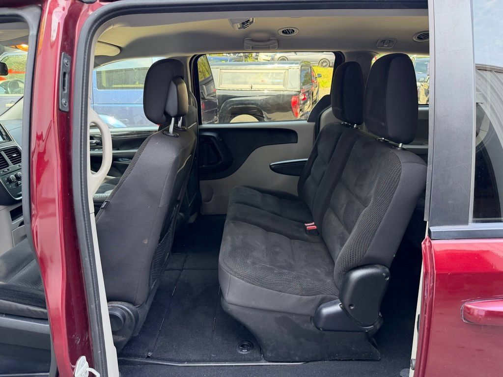 Used 2018 Dodge Grand Caravan SE FWD image 13