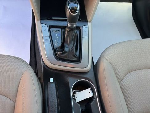 Used 2017 Hyundai Elantra SE w/ SE A/T Tech Package 03 image 12