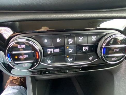 Used 2021 Buick Encore GX Select AWD/4WD image 29