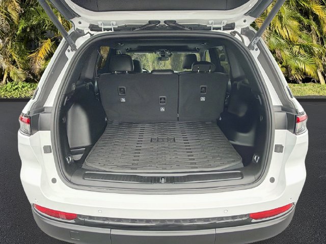 Used 2024 Jeep Grand Cherokee Altitude AWD/4WD image 28