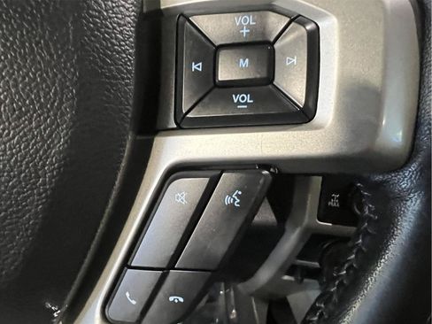 Used 2019 Ford F150 Lariat w/ Equipment Group 502A Luxury AWD/4WD image 24