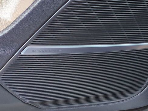 Used 2019 Audi Q8 Premium Plus w/ Premium Plus image 35