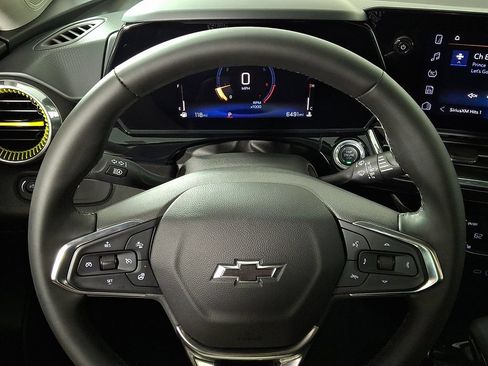Used 2025 Chevrolet Trax ACTIV FWD image 18