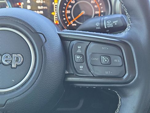 Used 2021 Jeep Gladiator Sport image 18