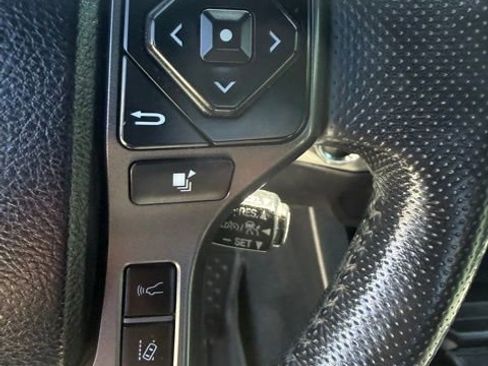 Used 2021 Toyota Tacoma TRD Off-Road w/ TRD Premium Off Road Package AWD/4WD image 19