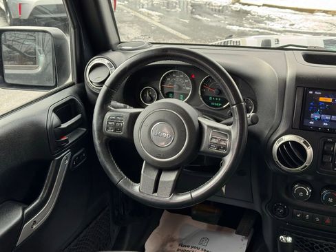 Used 2017 Jeep Wrangler Unlimited Sahara w/ Connectivity Group image 19