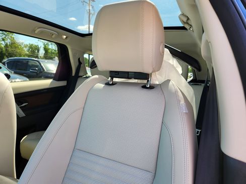 New 2025 Land Rover Discovery Sport S image 9