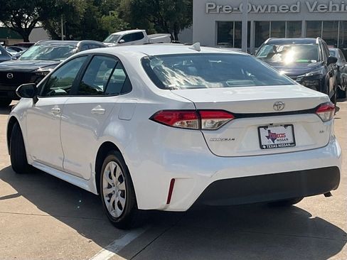 Used 2025 Toyota Corolla LE FWD image 6
