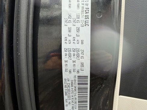 Used 2020 Chrysler Pacifica Touring-L FWD image 17