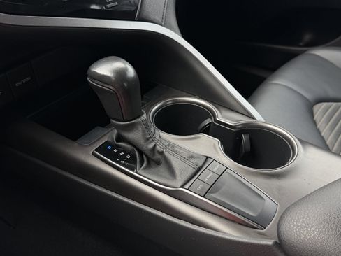 Used 2023 Toyota Camry SE FWD image 21