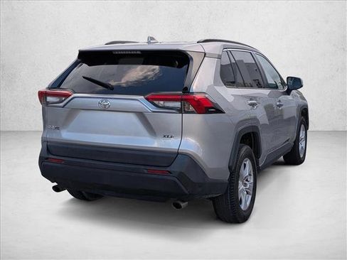 Used 2019 Toyota RAV4 XLE FWD image 2