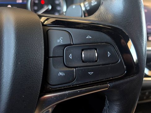 Used 2023 Buick Enclave Essence AWD/4WD image 29