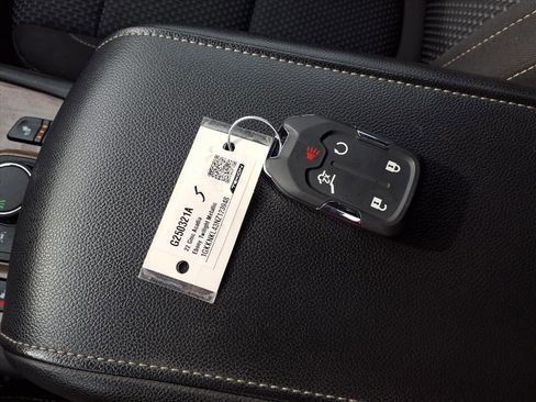 Certified 2022 GMC Acadia SLE w/ Driver Convenience Package image 11