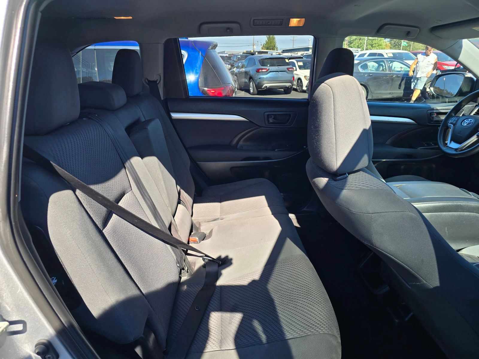 Used 2019 Toyota Highlander LE FWD image 12