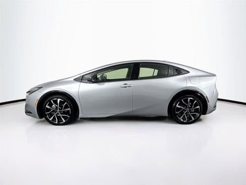 Used 2025 Toyota Prius Plug-In Hybrid image 9